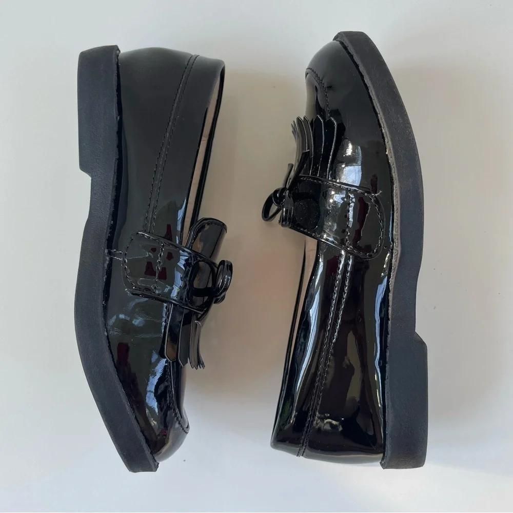 Dream Pairs Little Girls Shiny Black Patent Slip on Loafter Size 10, Like new!